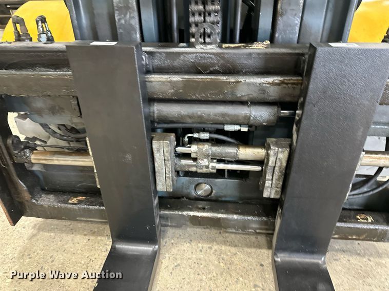 image for item DT6371 Caterpillar EP10000 forklift