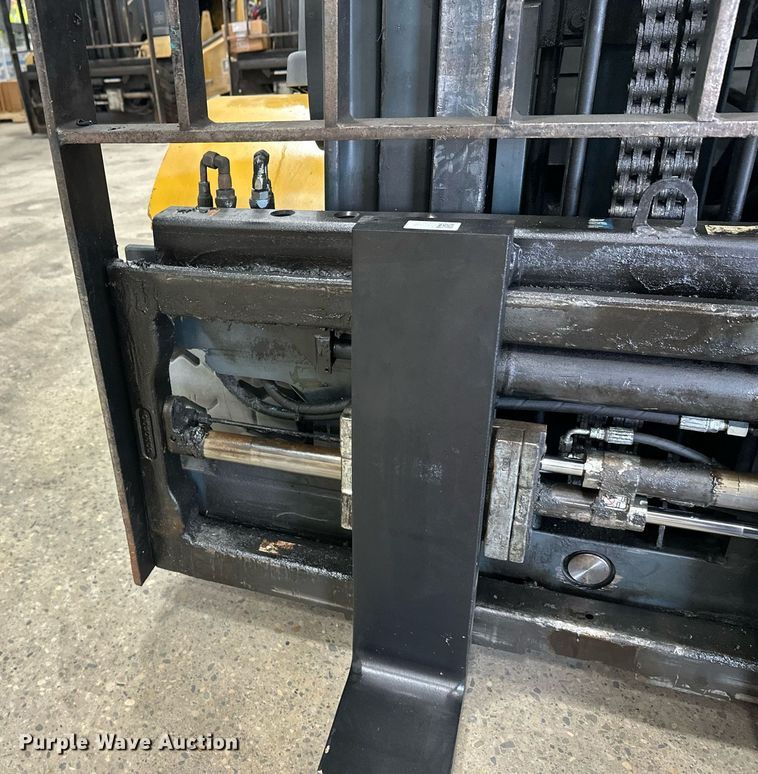 image for item DT6371 Caterpillar EP10000 forklift