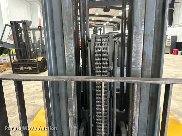 image for item DT6371 Caterpillar EP10000 forklift