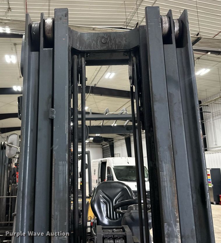 image for item DT6371 Caterpillar EP10000 forklift