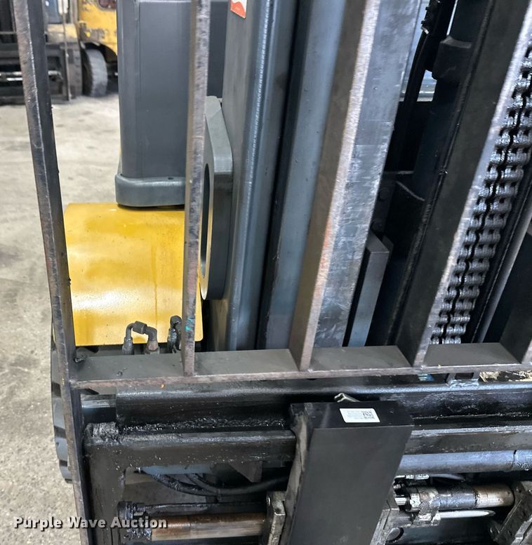 image for item DT6371 Caterpillar EP10000 forklift
