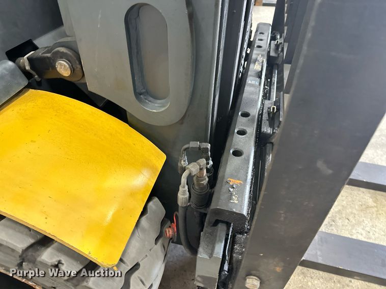 image for item DT6371 Caterpillar EP10000 forklift