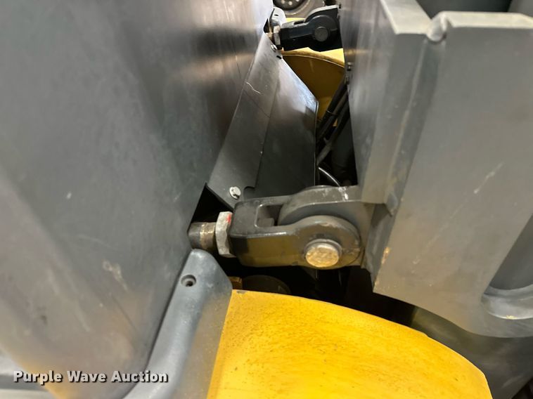 image for item DT6371 Caterpillar EP10000 forklift