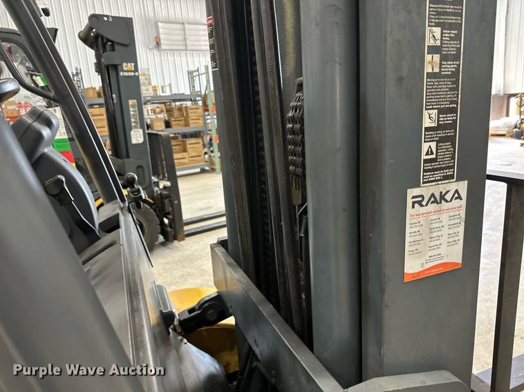 image for item DT6371 Caterpillar EP10000 forklift