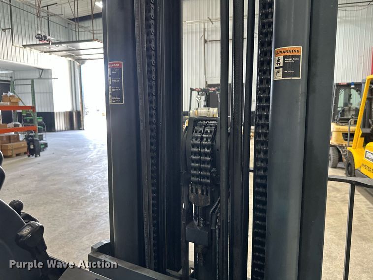 image for item DT6371 Caterpillar EP10000 forklift