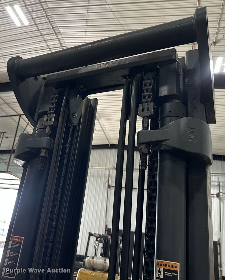 image for item DT6371 Caterpillar EP10000 forklift