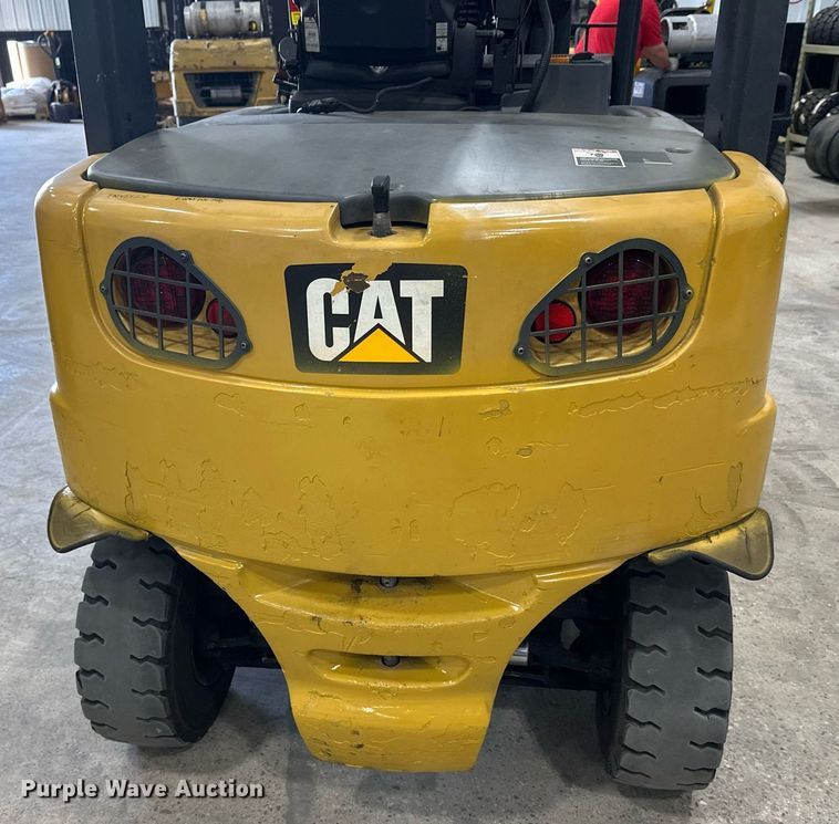 image for item DT6371 Caterpillar EP10000 forklift