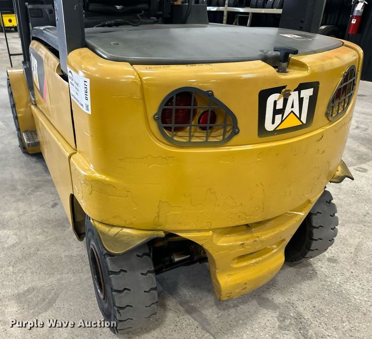 image for item DT6371 Caterpillar EP10000 forklift