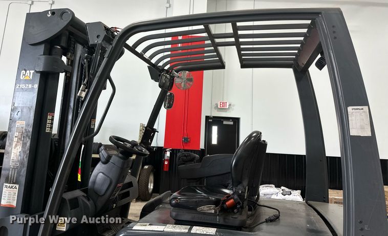 image for item DT6371 Caterpillar EP10000 forklift