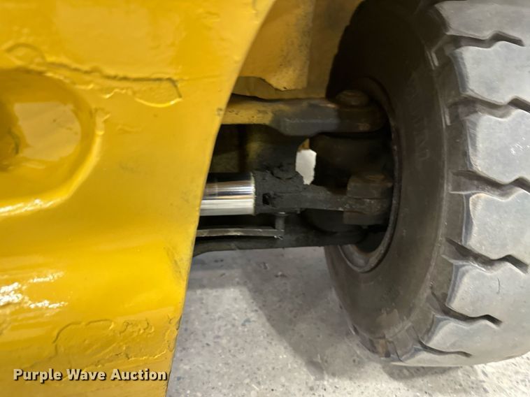 image for item DT6371 Caterpillar EP10000 forklift