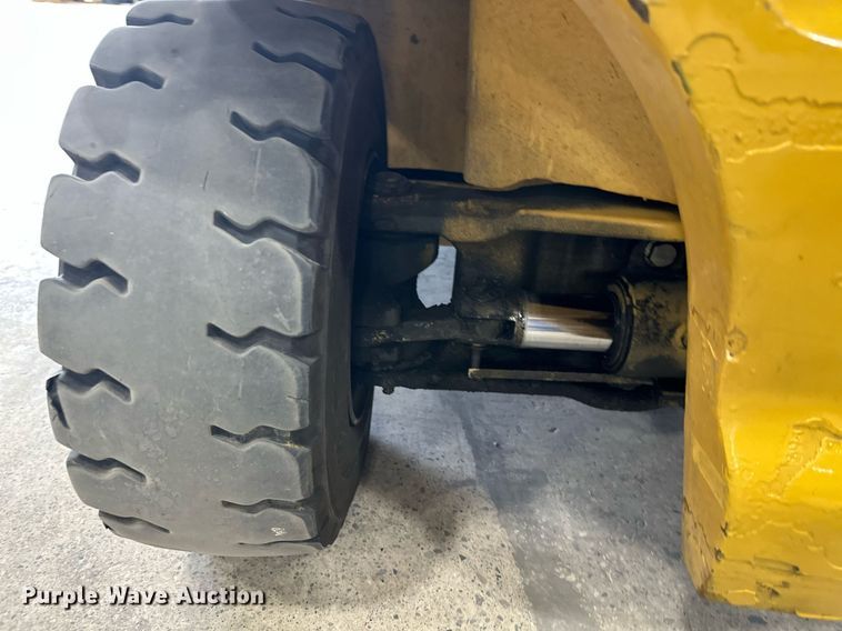 image for item DT6371 Caterpillar EP10000 forklift