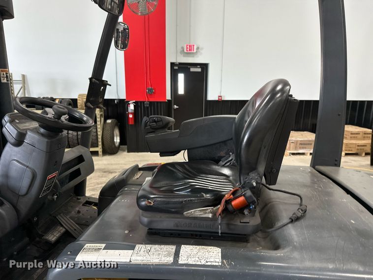 image for item DT6371 Caterpillar EP10000 forklift