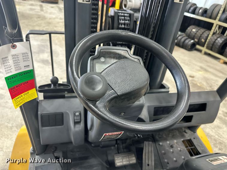 image for item DT6371 Caterpillar EP10000 forklift
