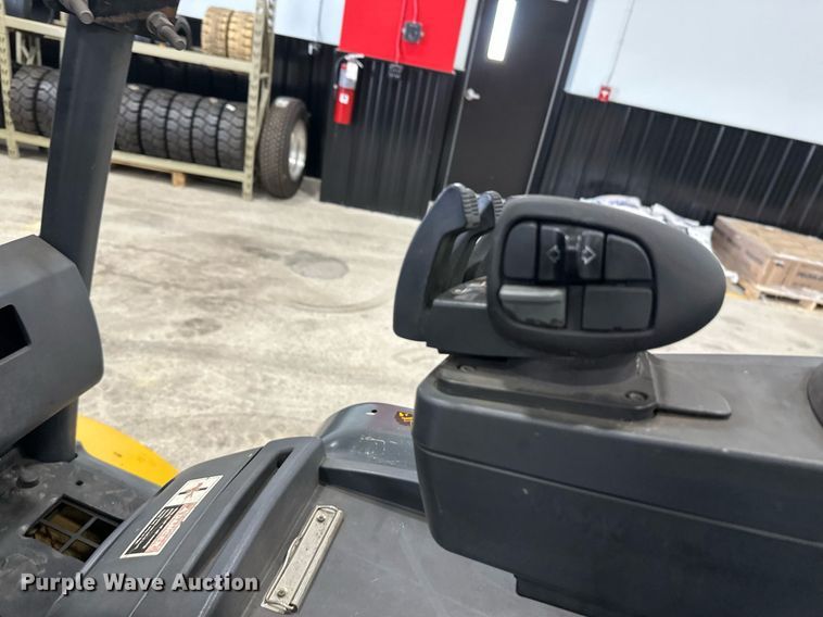 image for item DT6371 Caterpillar EP10000 forklift