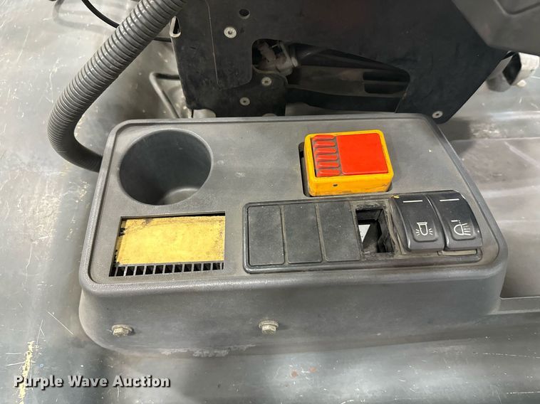 image for item DT6371 Caterpillar EP10000 forklift