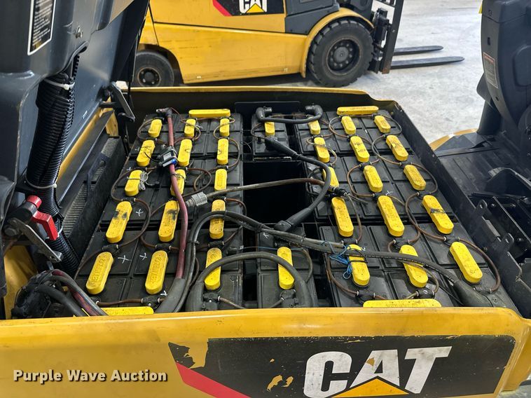 image for item DT6371 Caterpillar EP10000 forklift