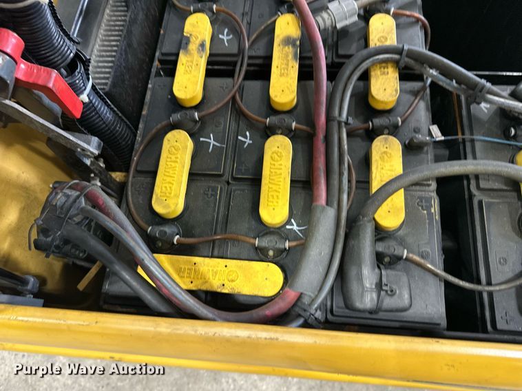 image for item DT6371 Caterpillar EP10000 forklift