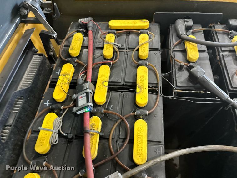 image for item DT6371 Caterpillar EP10000 forklift