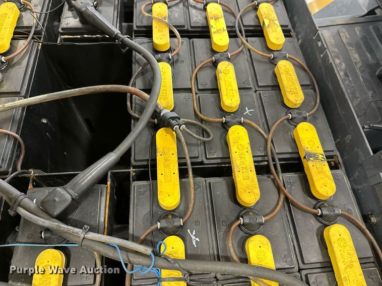 image for item DT6371 Caterpillar EP10000 forklift