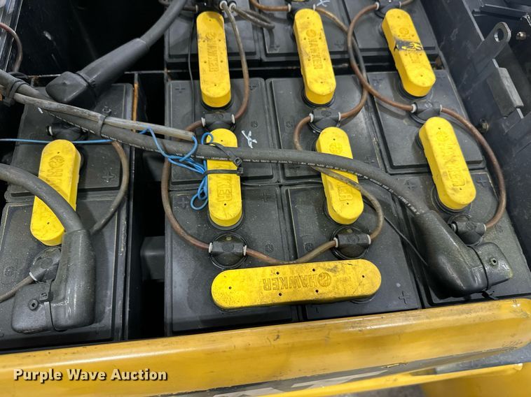 image for item DT6371 Caterpillar EP10000 forklift