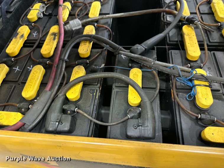 image for item DT6371 Caterpillar EP10000 forklift