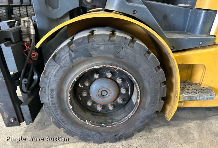 image for item DT6371 Caterpillar EP10000 forklift