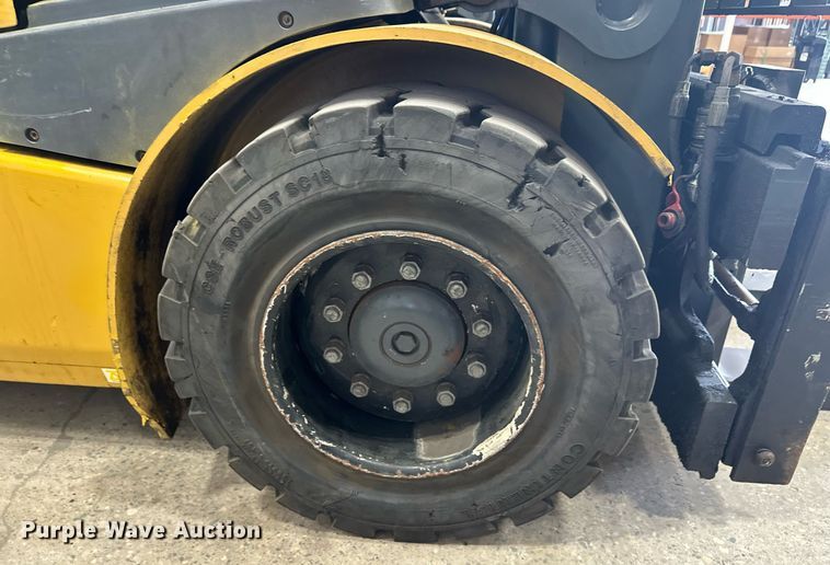 image for item DT6371 Caterpillar EP10000 forklift