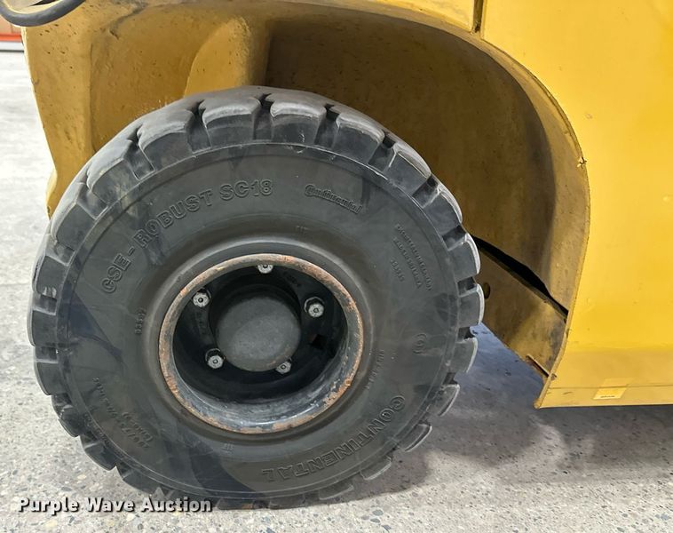 image for item DT6371 Caterpillar EP10000 forklift