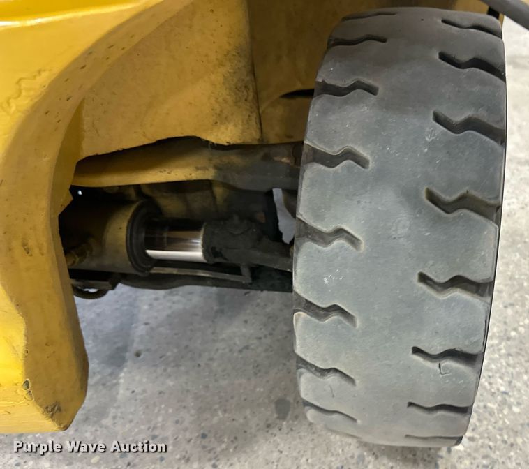 image for item DT6371 Caterpillar EP10000 forklift