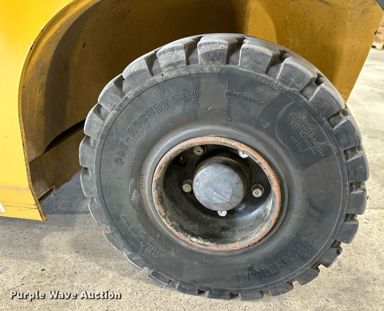 image for item DT6371 Caterpillar EP10000 forklift