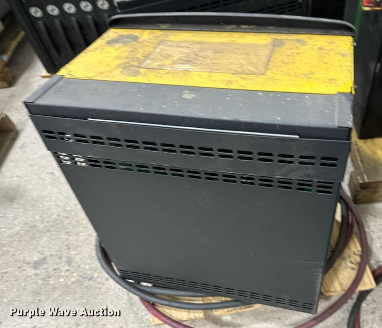 image for item DT6371 Caterpillar EP10000 forklift