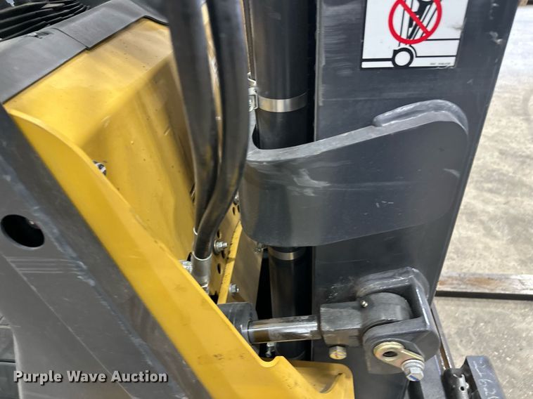 image for item DT6372 Caterpillar 2C50004 forklift
