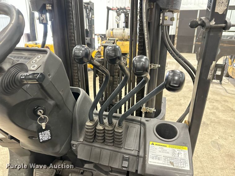 image for item DT6372 Caterpillar 2C50004 forklift