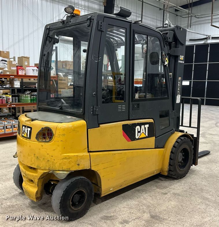 MONTACARGAS ELéCTRICO CATERPILLAR EP10000