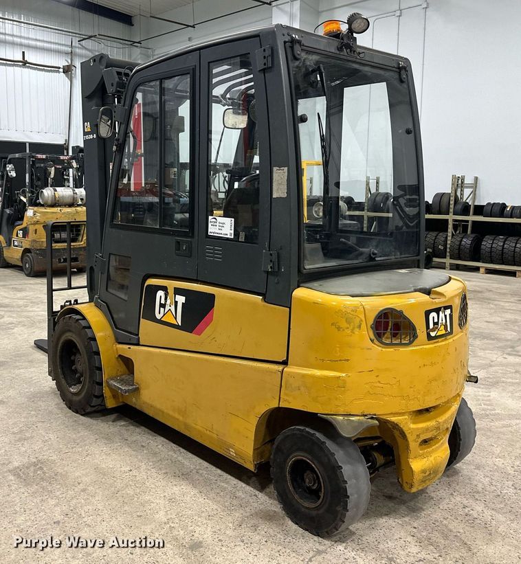 image for item DT6374 Caterpillar EP10000 forklift