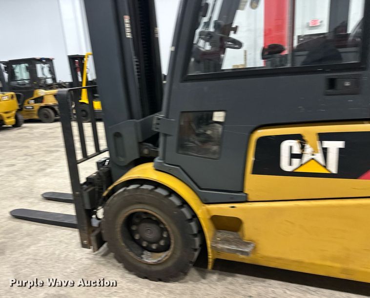 image for item DT6374 Caterpillar EP10000 forklift