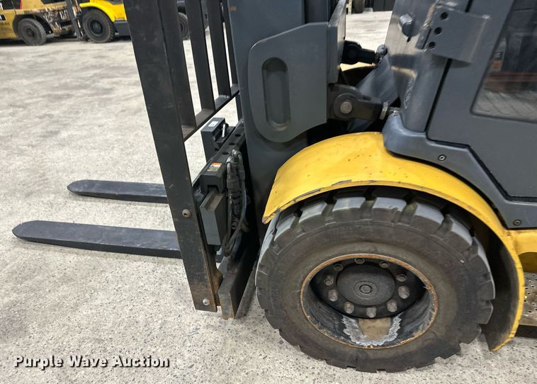 image for item DT6374 Caterpillar EP10000 forklift