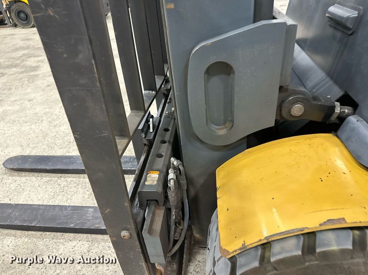 image for item DT6374 Caterpillar EP10000 forklift