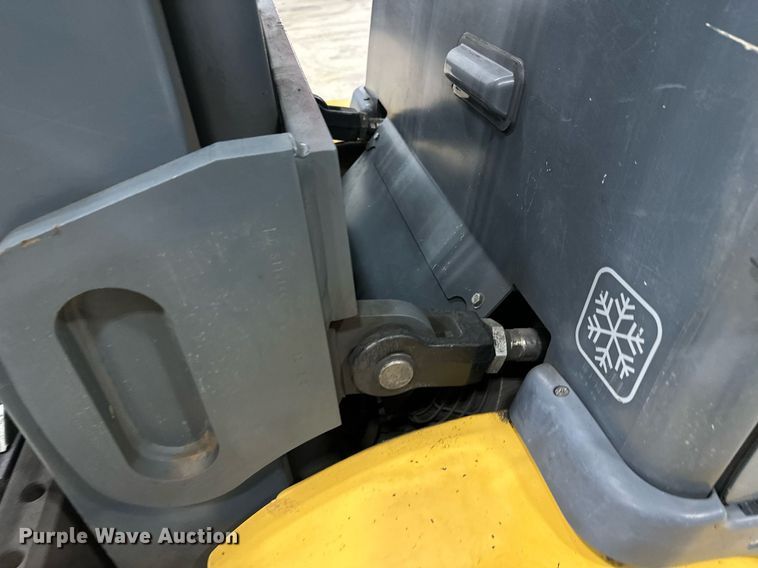 image for item DT6374 Caterpillar EP10000 forklift