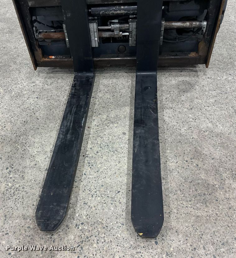 image for item DT6374 Caterpillar EP10000 forklift