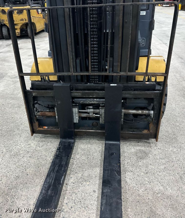 image for item DT6374 Caterpillar EP10000 forklift