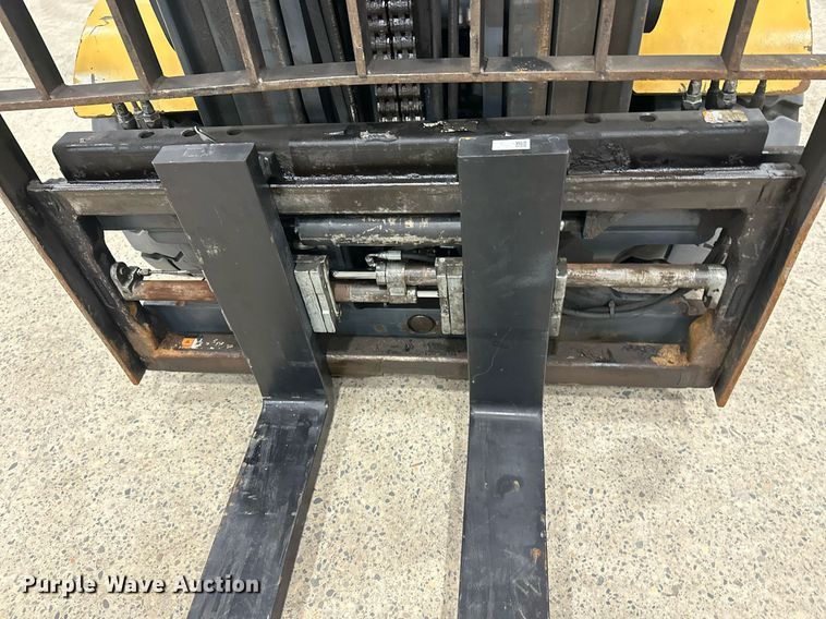 image for item DT6374 Caterpillar EP10000 forklift