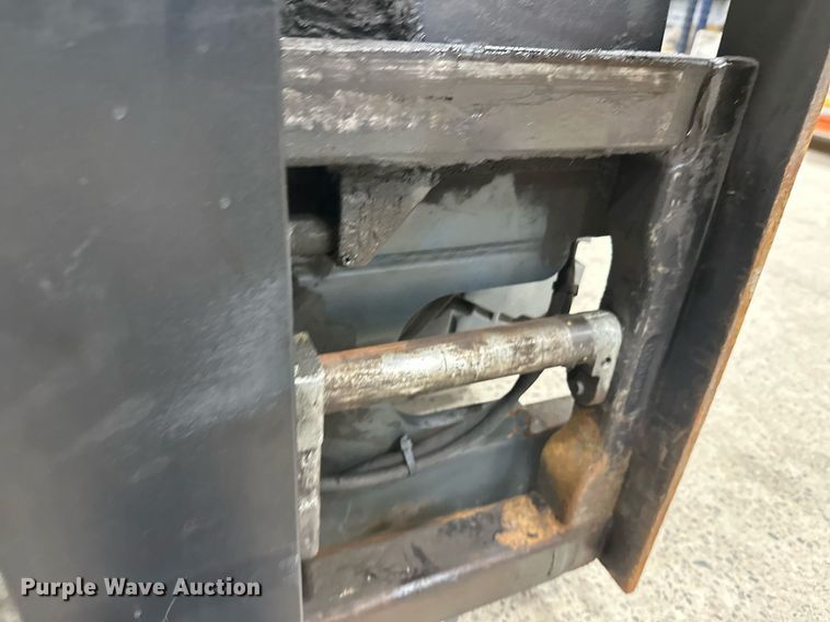 image for item DT6374 Caterpillar EP10000 forklift