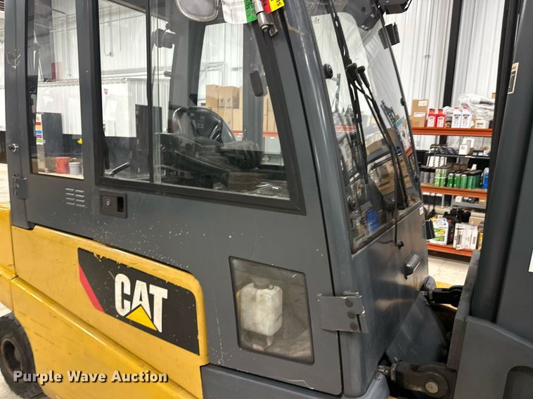 image for item DT6374 Caterpillar EP10000 forklift