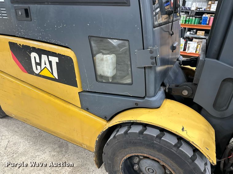 image for item DT6374 Caterpillar EP10000 forklift