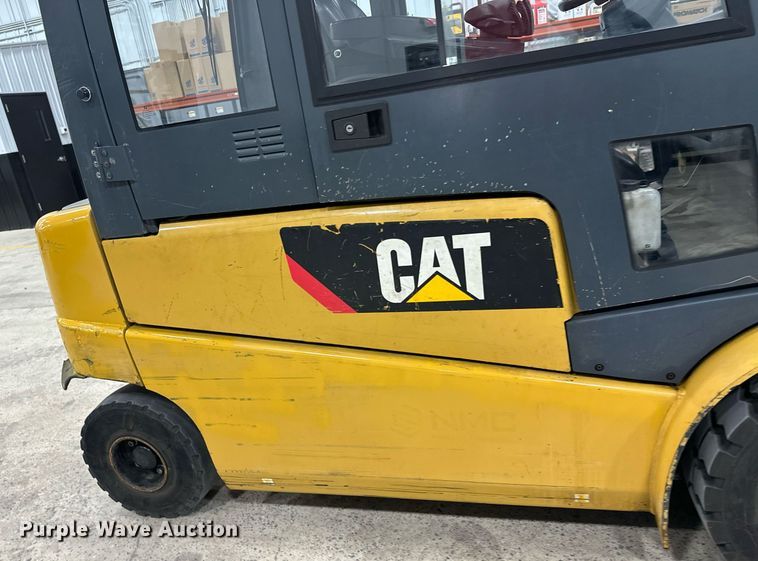 image for item DT6374 Caterpillar EP10000 forklift