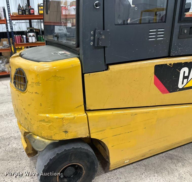 image for item DT6374 Caterpillar EP10000 forklift