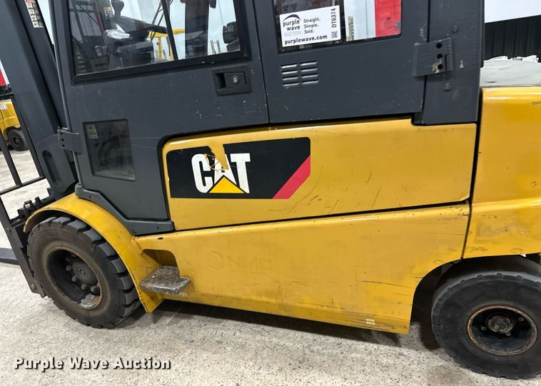 image for item DT6374 Caterpillar EP10000 forklift