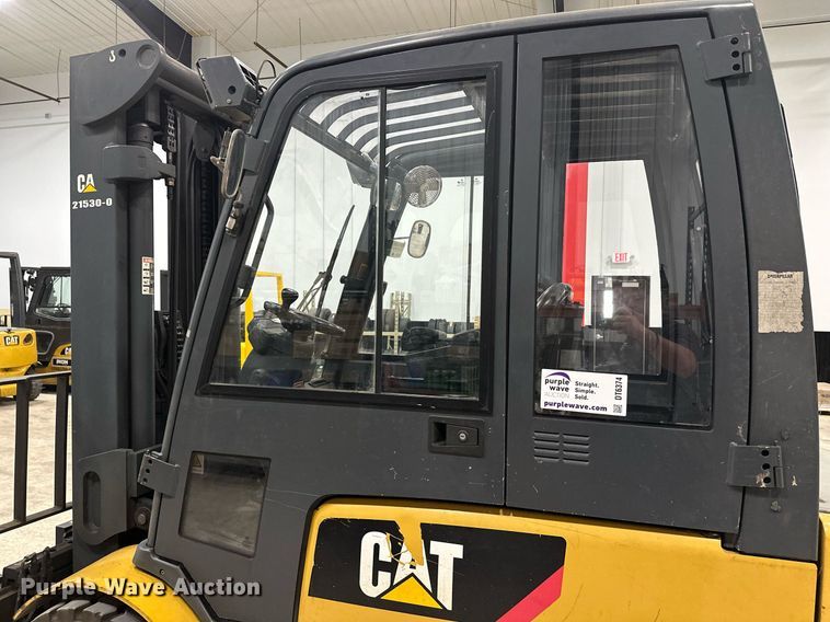 image for item DT6374 Caterpillar EP10000 forklift