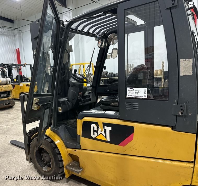 image for item DT6374 Caterpillar EP10000 forklift
